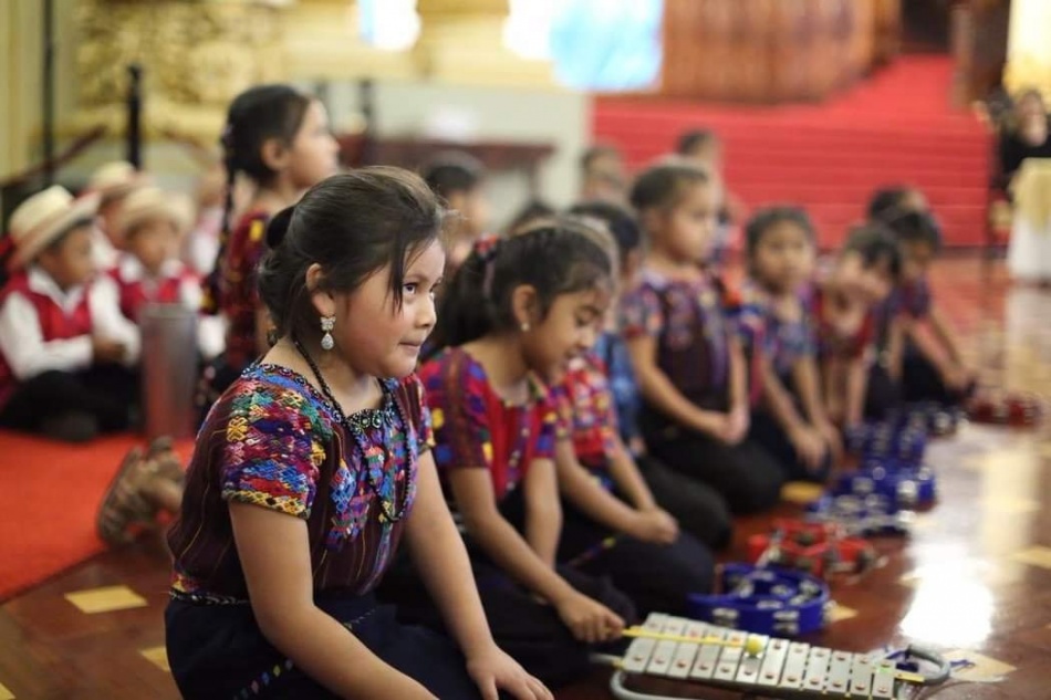 Niños de la Escuela El Calvario participan en al Palacio de la Cultura.